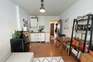 Befristete (1 Jahr) 2-Zimmer-Wohnung mit Balkon und EBK in Köln Altstadt & Neustadt-Süd – Rubensstraße 34, 50676 Köln – Vorschaubild 1