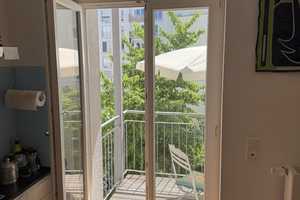 Sonne, Ruhe und Vollausstattung, mit zwei Balkonen und Gemeinschaftsgarten! – Rigaer Straße 17, 10247 Berlin – Vorschaubild 8