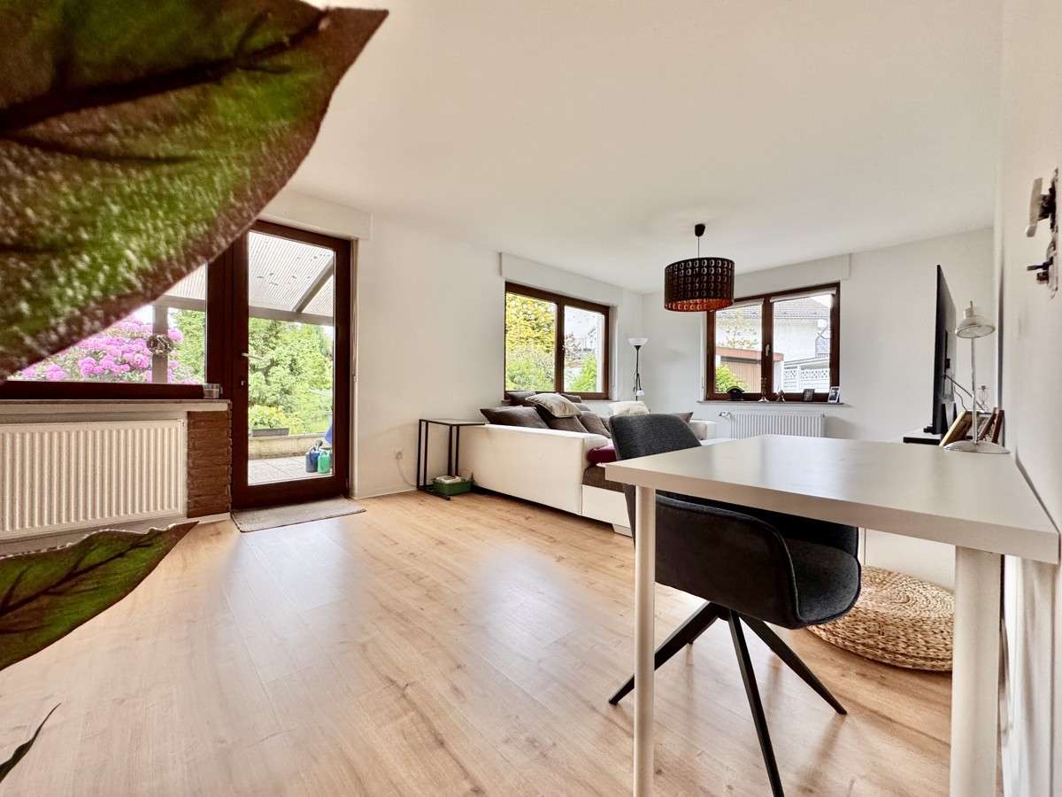 Immobilie in Bad Marienberg (Westerwald) - **Modernisierte Doppelhaushälfte mit tollem Grundstück in guter Lage von Bad Marienberg Zinhain** - Bild 1