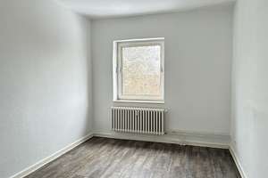 Praktische 2,5 Zimmerwohnung mit Balkon ab sofort verfügbar – Woermannstraße 8, 24149 Neumühlen-Dietrichsdorf, Kiel – Vorschaubild 2