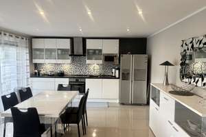 Exklusive Doppelhaushälfte in Hamburg-Lurup | ca. 640 m² Grundstück | 3 Bäder | Hochwertig saniert – Die vollständige Adresse der Immobilie erhältst du vom Anbieter., 22547 Lurup, Hamburg – Vorschaubild 2