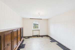 Großzügiges Wohnhaus mit Garten, Balkon und Werkstattflächen – Die vollständige Adresse der Immobilie erhältst du vom Anbieter., 97264 Helmstadt – Vorschaubild 15