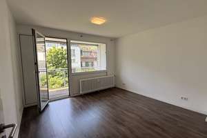 Helle 2-Zimmer-Wohnung mit modernem Bad und Loggia in Pempelfort