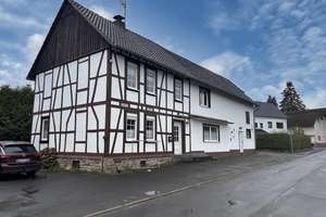 Ehemaliges Bauernhaus mit kompaktem Grundstück und Ausbaupotenzial in Ortslage! – Die vollständige Adresse der Immobilie erhältst du vom Anbieter., 57635 Hasselbach – Vorschaubild 2
