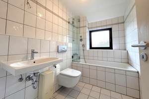 Wohnen auf zwei Ebenen – Maisonette mit sonniger Dachterrasse. – Die vollständige Adresse der Immobilie erhältst du vom Anbieter., 40668 Meerbusch – Vorschaubild 11