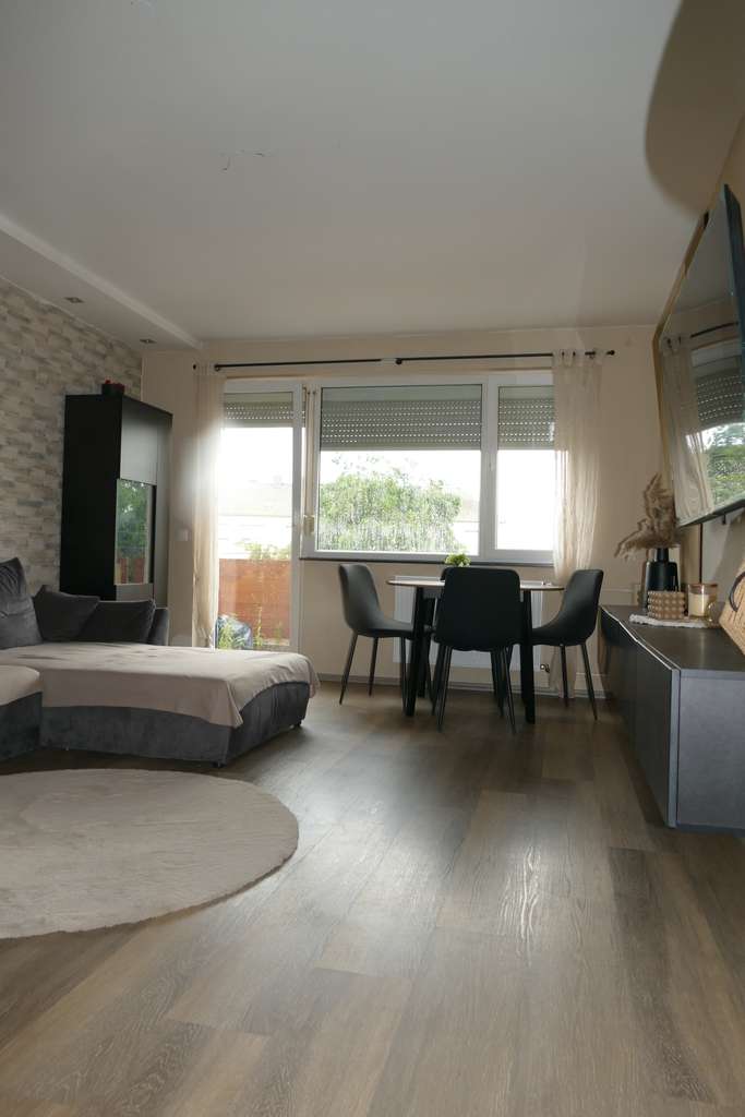 Modern renovierte  3-Zimmer-Wohnung mit Garage