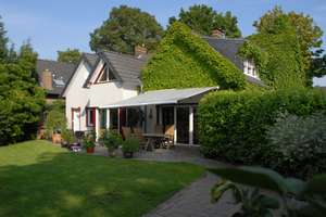 Großzügiges Einfamilienhaus für Paar oder Familie (max. 4–5 Personen) – langfristige Vermietung – Die vollständige Adresse der Immobilie erhältst du vom Anbieter., 47533 Kleve – Vorschaubild 1