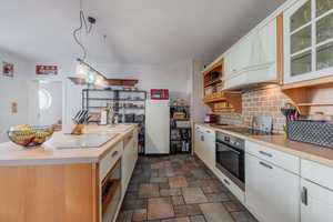 Property thumbnail 12