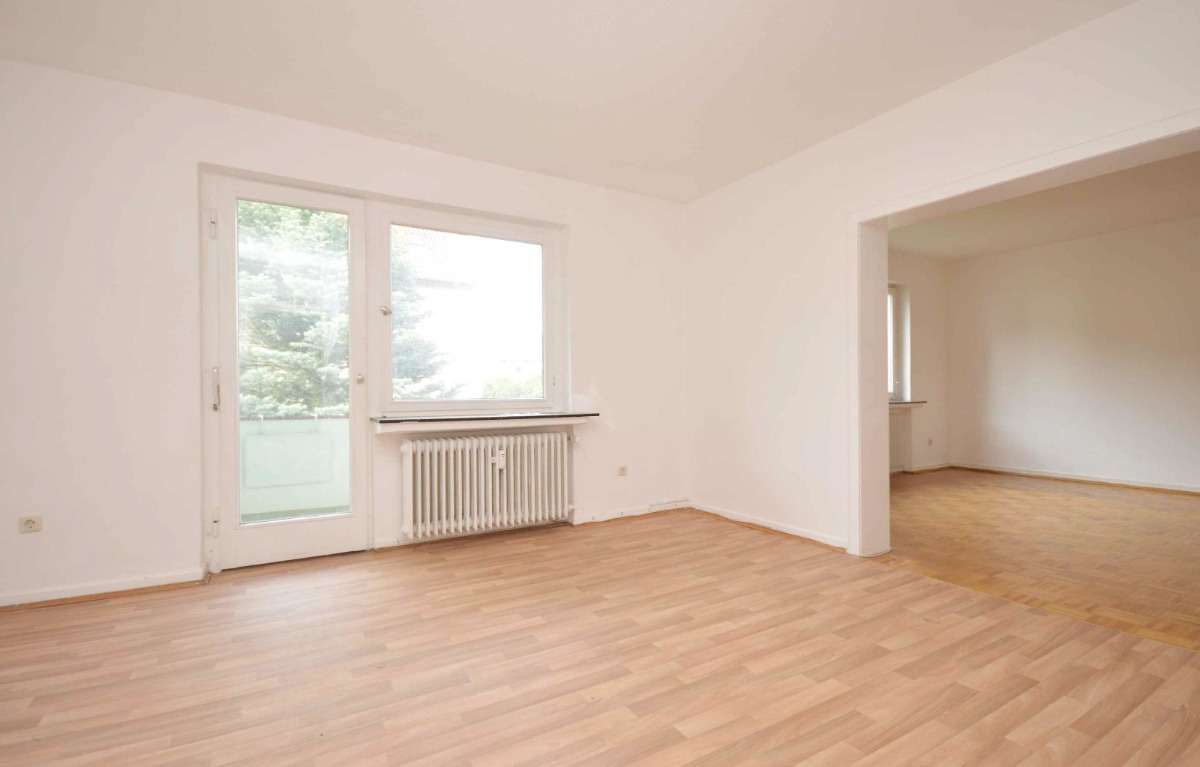 Großzügige 3-Zimmer-Wohnung zum Modernisieren mit Balkon in ruhiger Lage., Goslar Kreis – Bild 2