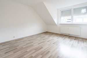 Exklusive, modernisierte 2-Zimmer-DG-Wohnung mit EBK in Pforzheim – Die vollständige Adresse der Immobilie erhältst du vom Anbieter., 75175 Oststadt, Pforzheim – Vorschaubild 3