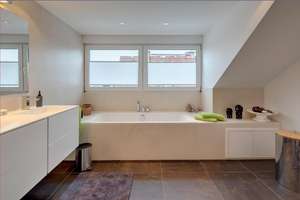 Möbliert: Schöne Dachgeschosswohnung in Lerchenau – Die vollständige Adresse der Immobilie erhältst du vom Anbieter., 80935 Lerchenau-Ost, München – Vorschaubild 6