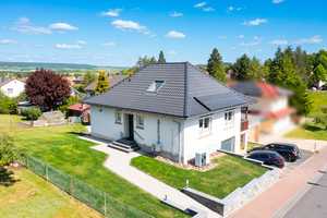 Modernisiertes Einfamilienhaus mit Garten, Kamin und hochwertiger Ausstattung sowie Ausbaureserve! – Vogelsbergkreis – Vorschaubild 1