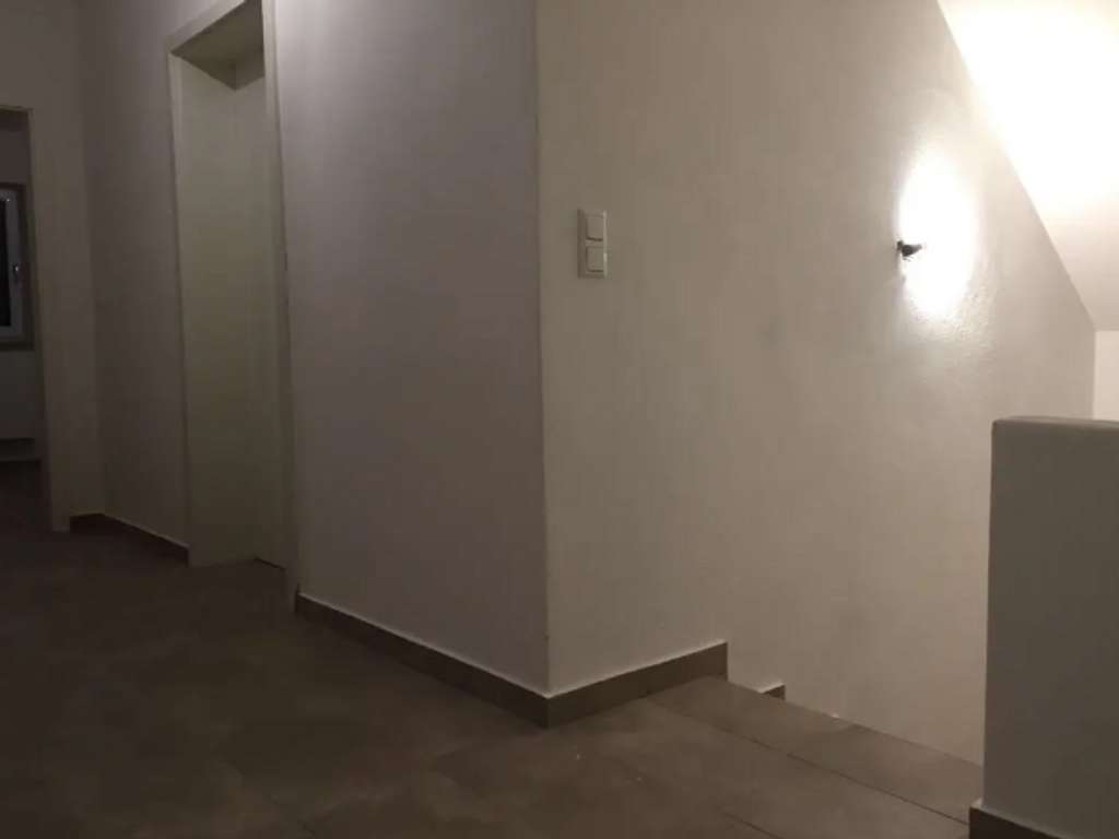 Immobilie in Bonstetten - Saniertes Zweifamilienhaus mit 3 Garagen & Terrassen – voll vermietet, attraktive Kapitalanlage - Bild 4