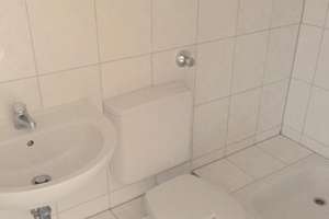*Singles und Studenten aufgepasst! 2-Zimmer-Dachgeschosswohnung mit Balkon in Neudorf* – Blumenstr. 87, 47057 Neudorf-Süd, Duisburg – Vorschaubild 3