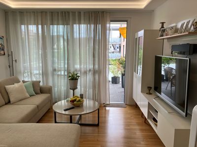 Geschmackvolle Wohnung mit drei Zimmern sowie Balkon und EBK in Steinen