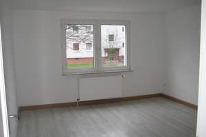 Erdgeschlosswohnung in guter Lage mit saniertem Wannenbad – Schierholzstr. 104 B, 30655 Groß-Buchholz, Hannover – Vorschaubild 2