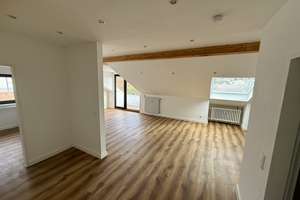 Stilvoll saniert: Helle 2-Zimmer-Wohnung mit Balkon in Düsseldorf-Rath – 40470 Rath, Düsseldorf – Vorschaubild 2