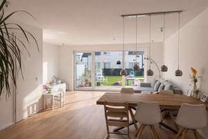 Exklusiver und teilmöblierter Familienwohntraum in Huckingen (Premiumküche, PV)