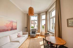 ⭐️ Lichtdurchflutetes Unikat am Bayrischen Pltz - Sanierte 2 Zi Altbau Wohnung mit Süd-Balkon & Lift – Die vollständige Adresse der Immobilie erhältst du vom Anbieter., 10825 Schöneberg, Berlin – Vorschaubild 2