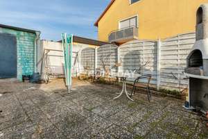 Familienfreundliches Einfamilienhaus mit 7 Zimmern und zwei Garagen in Gaibach
 – Die vollständige Adresse der Immobilie erhältst du vom Anbieter., 97332 Volkach – Vorschaubild 5