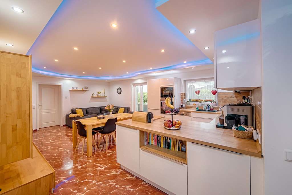 Immobilie in Heiligkreuzsteinach - Kernsanierte 4-Zimmer-Souterrain-Wohnung mit Südgarten, Terrasse und separatem Eingang - Bild 0