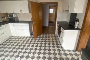 Zwei Zimmer , Küche , Bad , sofort frei 