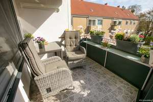Sorglos wohnen: moderne Wohnung mit neuem Bad, hochwertiger Küche, Südbalkon und Parkplatz