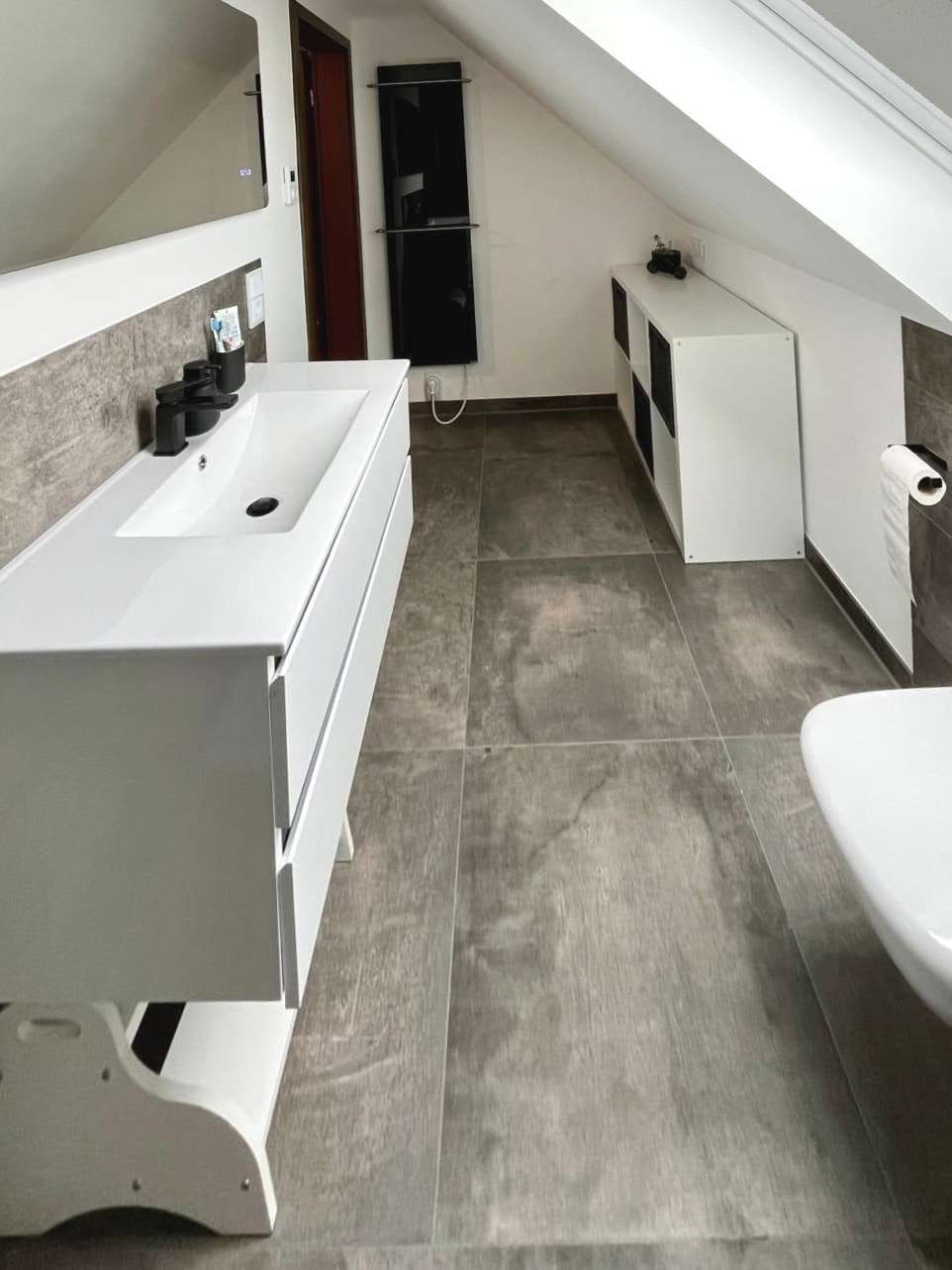 Immobilie in Seewald - Charmantes Ein-/Zweifamilienhaus mit Balkon, Terrasse und Sauna in idyllischer Umgebung. - Bild 2