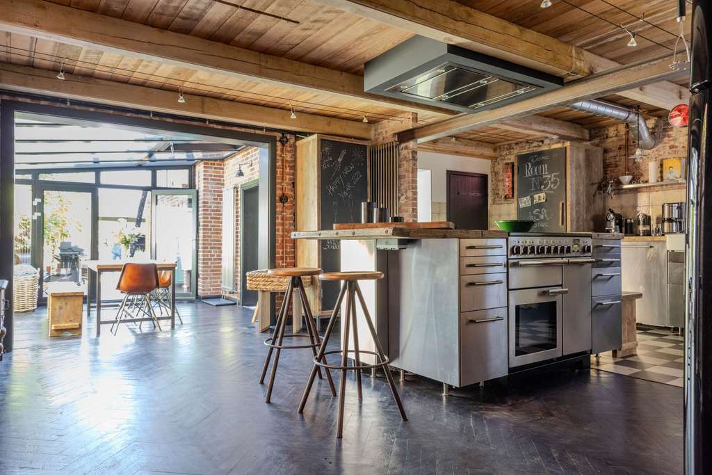 Immobilie in Tating - STADTHAUS TATING - Industrial Vintage Drag Queen - courtagefrei, direkt vom Eigentümer  - Bild 0