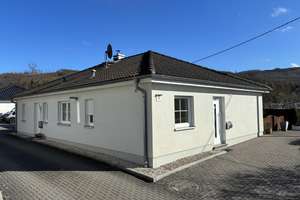 Neuwertiger Walmdachbungalow mit Apartment und Doppelgarage in Mudersbach  – Die vollständige Adresse der Immobilie erhältst du vom Anbieter., 57555 Mudersbach – Vorschaubild 2
