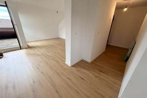 Renovierte 4-Zimmer-Dachgeschosswohnung mit Dachterrasse in Erlangen-Frauenaurach – Die vollständige Adresse der Immobilie erhältst du vom Anbieter., 91056 Frauenaurach, Erlangen – Vorschaubild 1