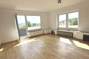 WOHNGLÜCK MIT BLICK INS GRÜNE! SCHÖNE 3 ZI-WOHNG. M. BALKON