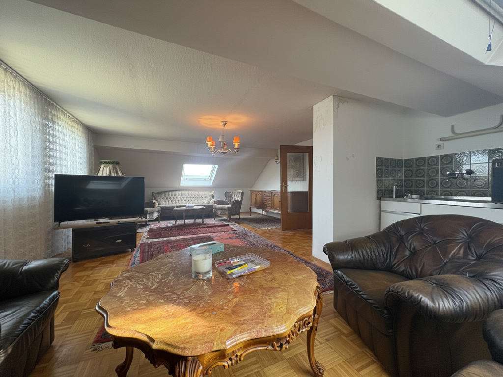 Immobilie in Stadecken-Elsheim - Großzügiges Einfamilienhaus mit Terrasse und Garten in Feldrandlage - Bild 1