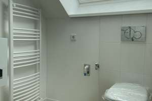 *** Frisch renovierte 2-Zimmer-Dachgeschosswohnung mit einer EBK - günstig & zentral *** – Sattlerstr 4, 42105 Elberfeld, Wuppertal – Vorschaubild 9