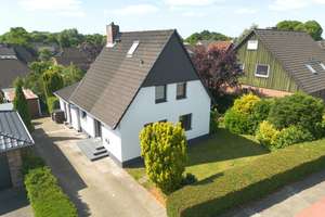 Modernisiertes Einfamilienhaus mit überdachter Veranda und Garage – Die vollständige Adresse der Immobilie erhältst du vom Anbieter., 25335 Elmshorn – Vorschaubild 1