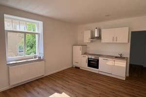 *  Eigener kleiner Garten + Wohnung mit neuer EBK - ID 6723 *