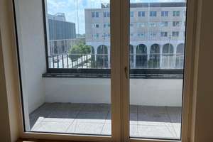 Geräumige 4-Zimmer Wohnung mit Loggia und Einbauküche! – Rosa-Kempf-Straße 25, 81248 Freiham, München – Vorschaubild 3