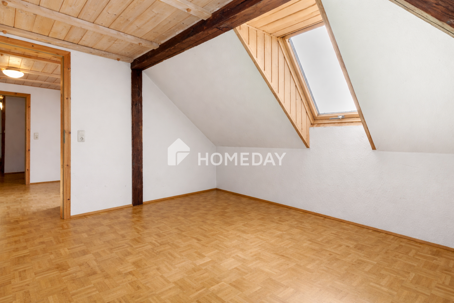 Immobilie in Neukirchen bei Sulzbach-Rosenberg - Wohnen mit Geschichte – ehemaliges Schulhaus mit großem Garten und 2 Wohneinheiten
 - Bild 3