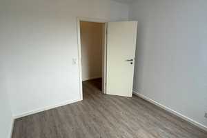 3-Zimmer-Wohnung mit Balkon in Wuppertal-Oberbarmen (Erstbezug nach Sanierung) – Brändströmstraße 4, 42275 Wuppertal – Vorschaubild 8