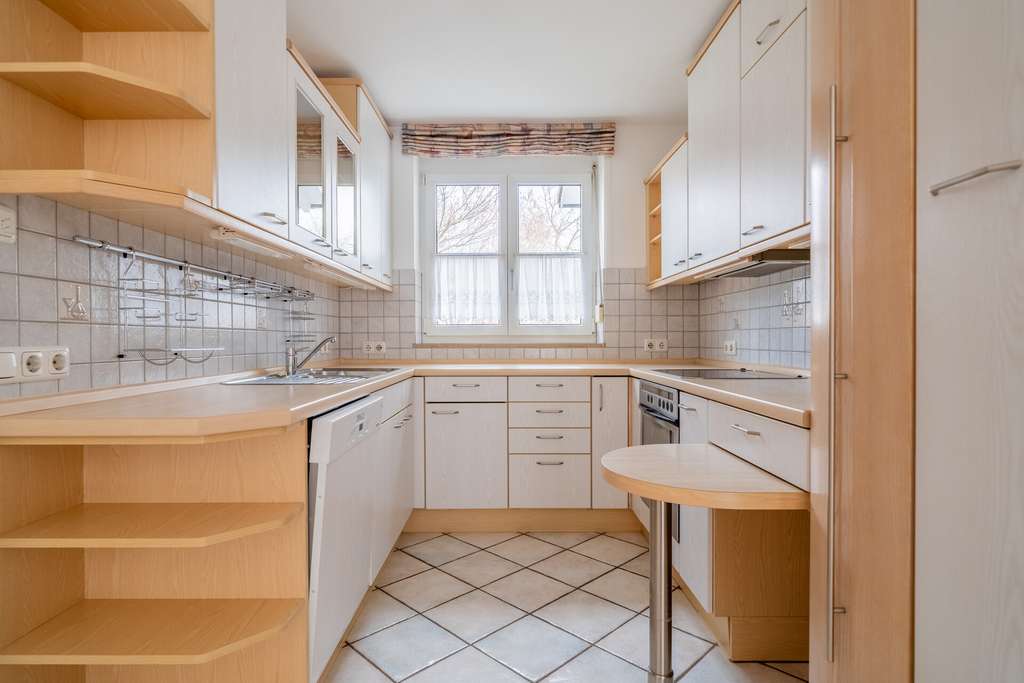 Immobilie in Schongau - Ruhige Ortsrandlage in Schongau / Forchet: Großzügige Haushälfte mit zwei Garagen! - Bild 1