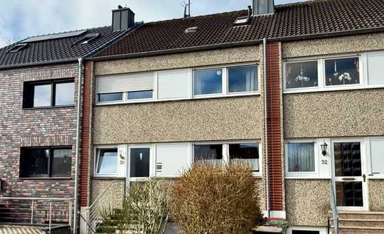 Solide und gut vermietetet !

Reihenmittelhaus mit Südgarten und Garage