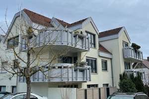 Top gepflegte 2 Zimmer Wohnung mit einer EBK, Balkon sowie Stellplatz in 71139 Ehningen, WM ca: 885€
