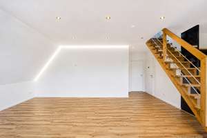 Exklusive Maisonette-Dachgeschosswohnung mit Designerküche, Luxusbad & Studio in Rückersdorf
