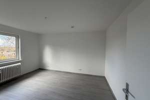 Frisch renoviert & sofort bezugsfrei – Helle 2-Zimmer-Wohnung in Salzgitter-Thiede – Pappeldamm 93, 38239 Thiede, Salzgitter – Vorschaubild 3