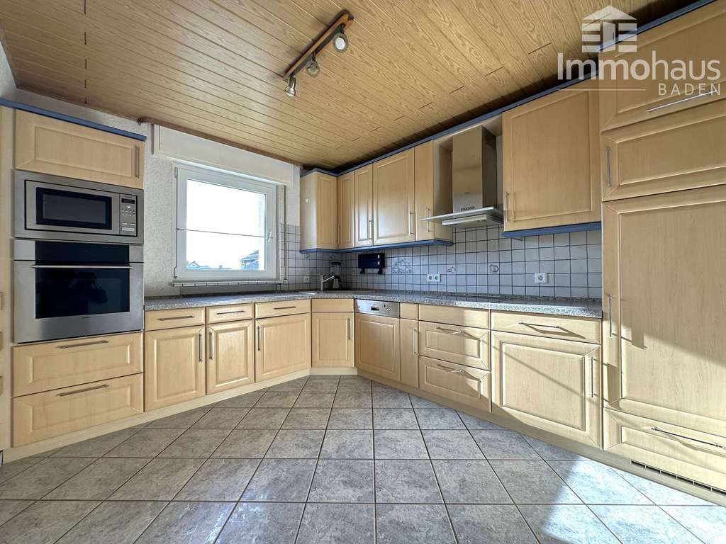 Immobilie in Bischweier - Erschwingliche 3-Zimmer-Eigentumswohnung mit schönem Balkon in Bischweier +  zus. Einzelgarage - Bild 2