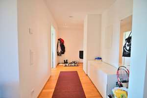 lichtdurchflutete 2 Zimmer Wohnung mit großem Balkon und Aufzug – Heideloffstr. 28, 90478 Glockenhof, Nürnberg – Vorschaubild 2