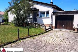 78549 Spaichingen: Freistehendes 1-FH in ruhiger Sackgasse,  Garten & Einliegerwohnung &  2 Garagen