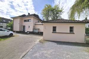 Großes Wohnhaus am Rande des Zentrums von Gütersloh – Die vollständige Adresse der Immobilie erhältst du vom Anbieter., 33330 Innenstadt-Kattenstroth, Gütersloh – Vorschaubild 2