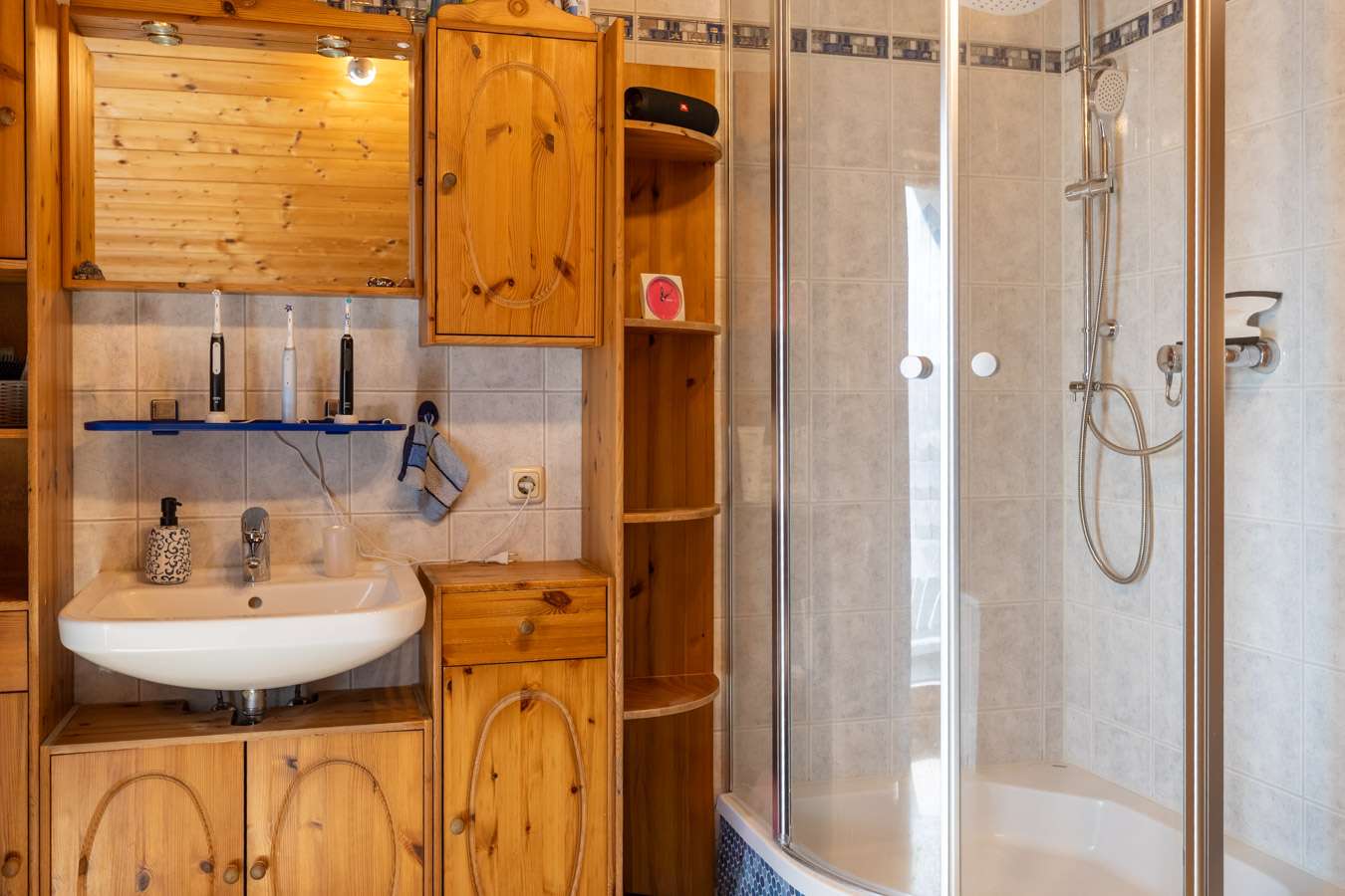 Immobilie in Markt Wald - Ein Haus, das mehr kann: Wärme, Raum und jede Menge Lieblingsplätze - Bild 1