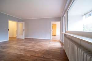 Stilvolle, helle, teilmöblierte 2 Zi Whg mit Tiefgarage und EBK – Kärntner Str. 00, 65203 Biebrich, Wiesbaden – Vorschaubild 4